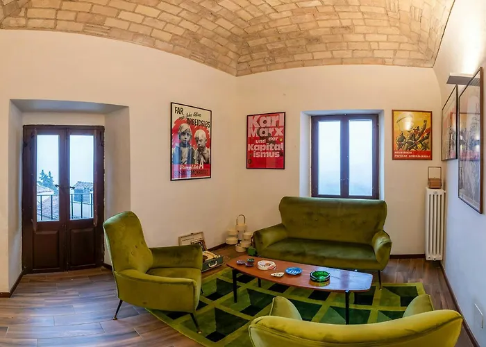 Historic With Views Of Abruzzo Valley בית נופש *