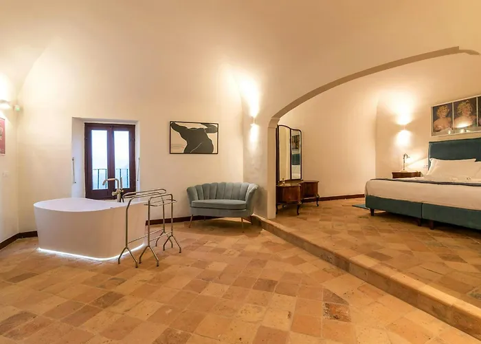 Historic With Views Of Abruzzo Valley בית נופש *