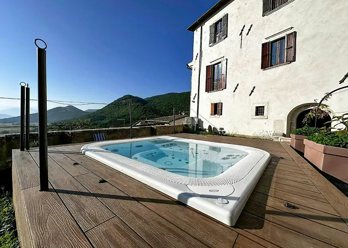 Historic With Views Of Abruzzo Valley בית נופש