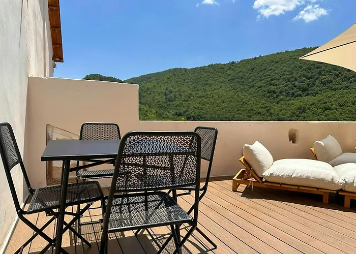 Historic With Views Of Abruzzo Valley בית נופש Caporciano