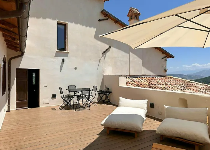 Historic With Views Of Abruzzo Valley בית נופש Caporciano